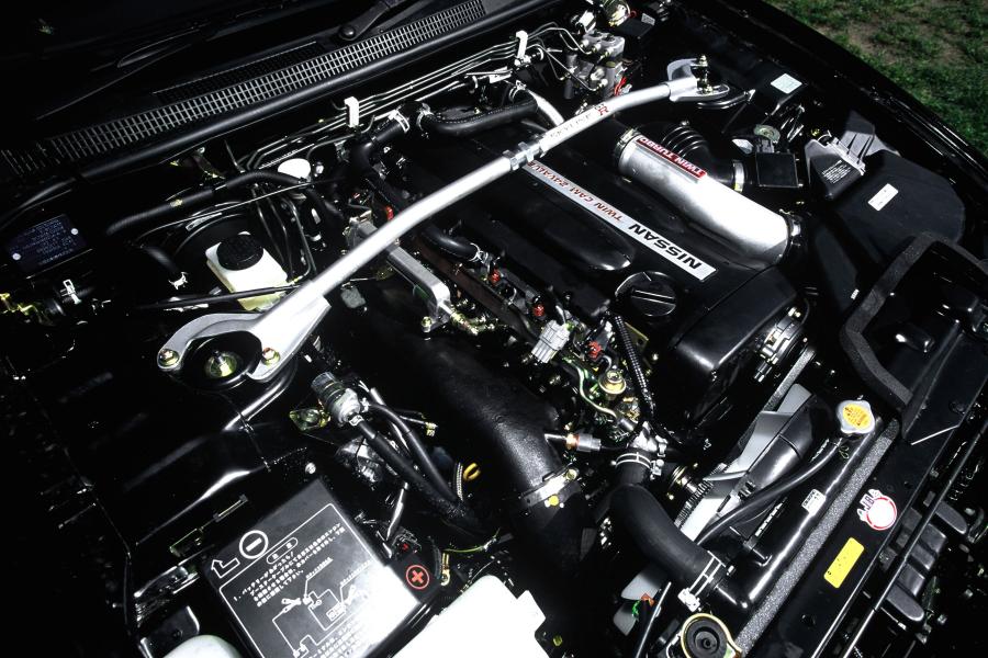 Моторный отсек Nissan Skyline GT-R V-spec (BCNR33) 1995 года  (фото 12 из 16)